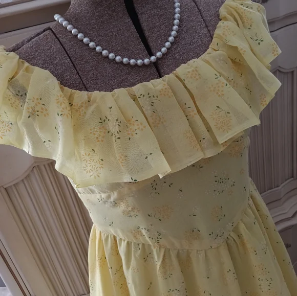 STUNNING 1970S VINTAGE YELLOW FLOCKED MAXI DRESS! - Picture 4 of 14